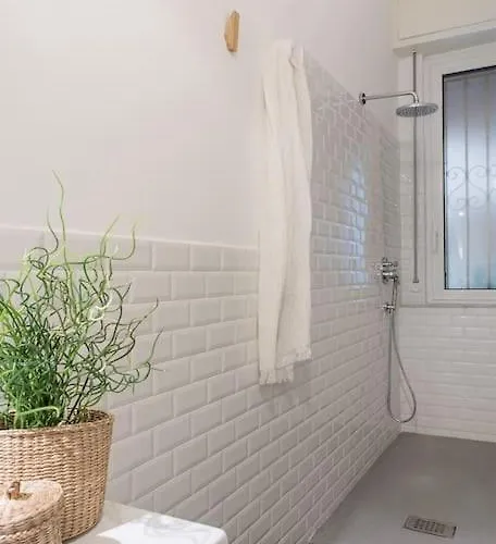 Vayadu Etoile House Apartament Ospedaletti